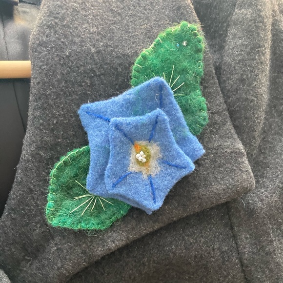 Hand Felted Floral Pins Brooches - Picture 6 of 9